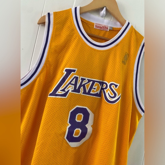 LA Lakers Kobe Bryant Mitchell Ness 1996-97 Jersey NBA Yellow Gold Home Memorial - Picture 3 of 11